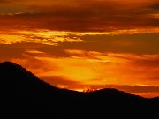 53 Il sole tramonta verso il Monte Zucco